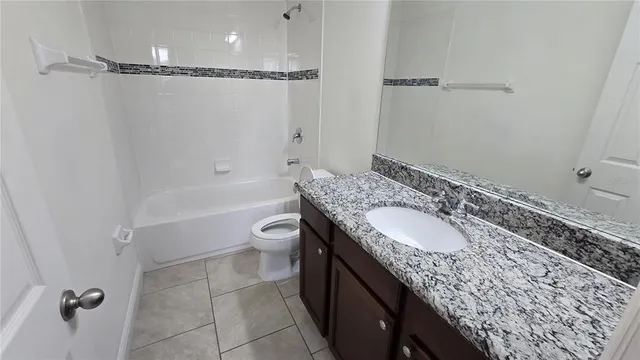 $450,000 | 5919 Esker Falls Lane, Lithia, FL 33547