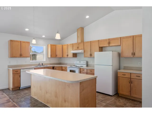 $594,000 | 4000 Idaville Road, Tillamook, OR 97141