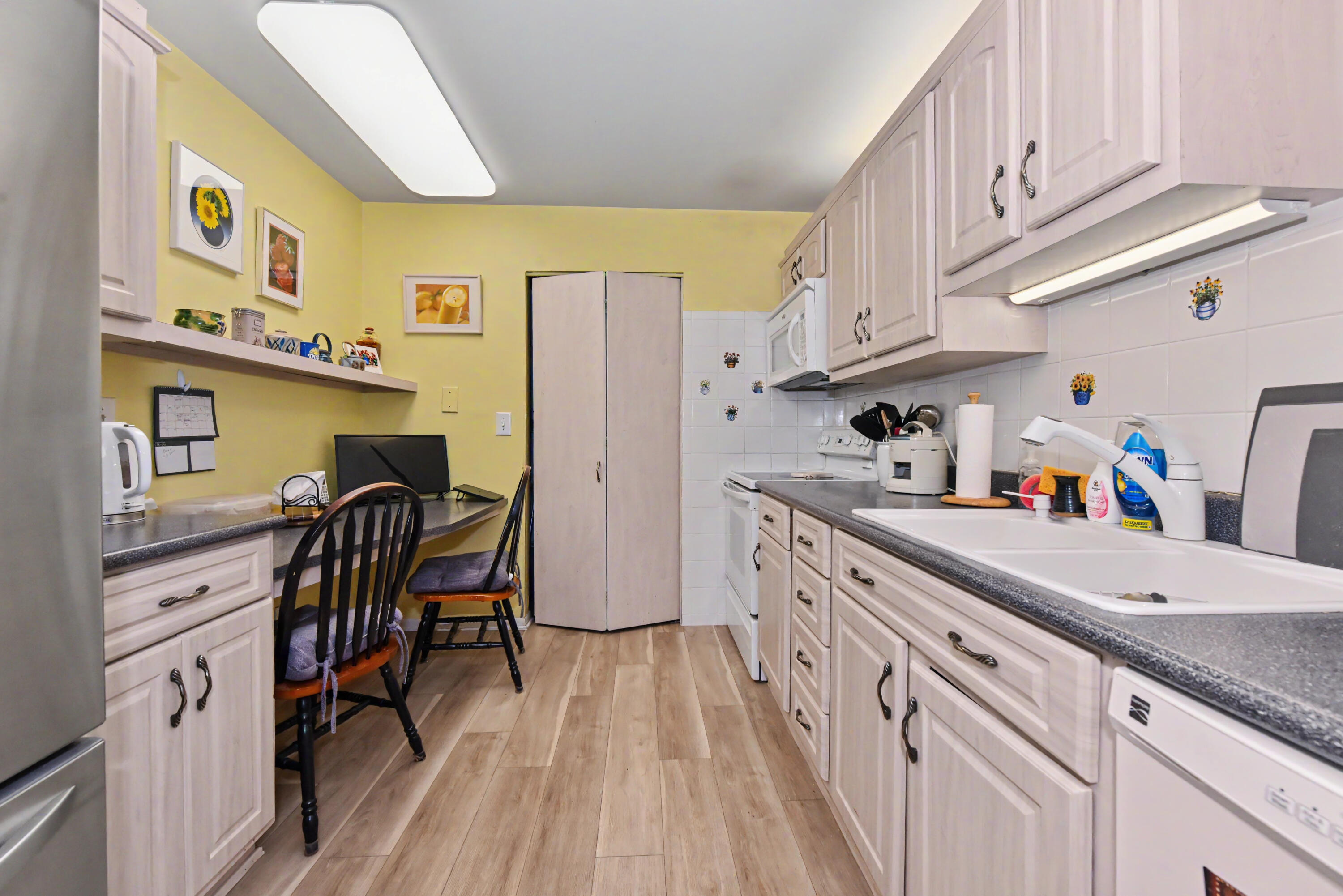 2101 Good Hope Road, Unit 111 Glendale, WI 53209 - Photo 11 of 29 DSC_9042