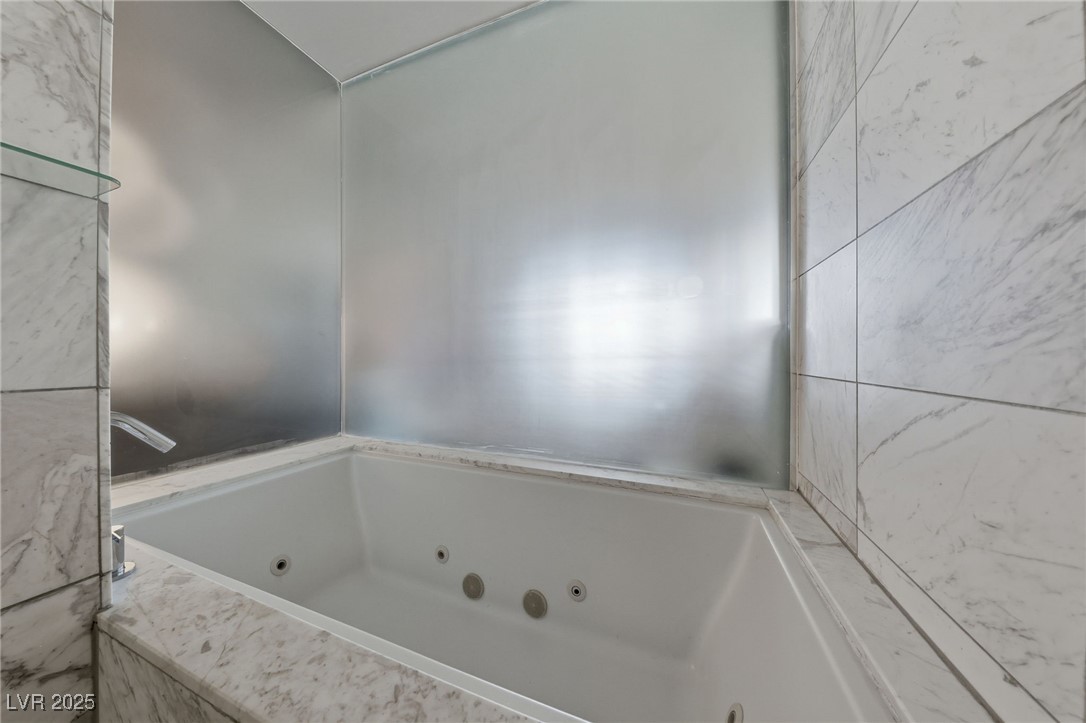 4381 West Flamingo Road, Unit 11308 Las Vegas, NV 89103 - Photo 13 of 26 Full bath featuring a jetted tub