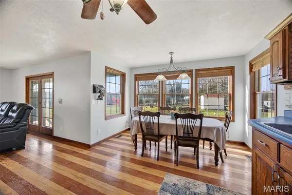 $792,500 | 33992 Garrett Road, Richland, MO 65556