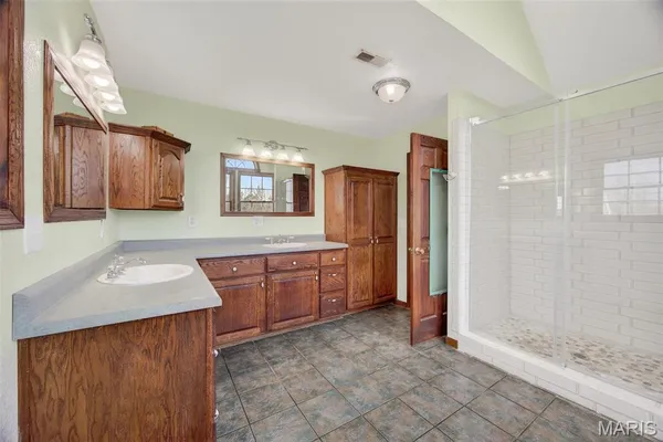 $792,500 | 33992 Garrett Road, Richland, MO 65556