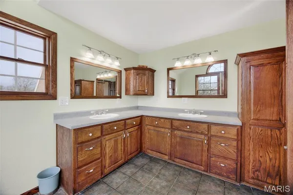 $792,500 | 33992 Garrett Road, Richland, MO 65556