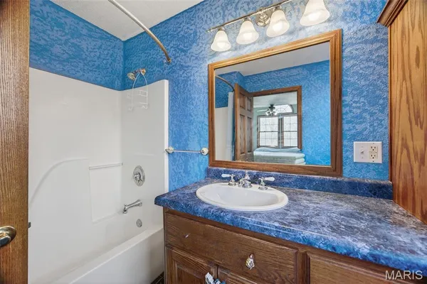 $792,500 | 33992 Garrett Road, Richland, MO 65556