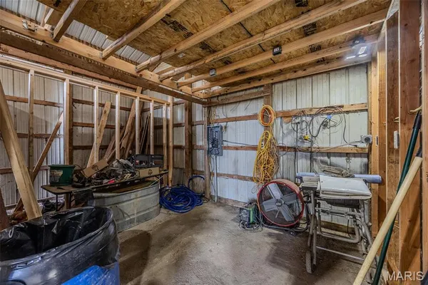 $792,500 | 33992 Garrett Road, Richland, MO 65556