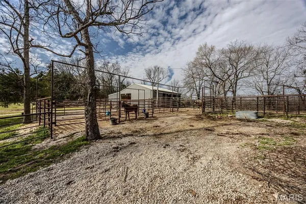 $792,500 | 33992 Garrett Road, Richland, MO 65556