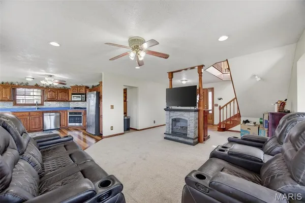 $792,500 | 33992 Garrett Road, Richland, MO 65556