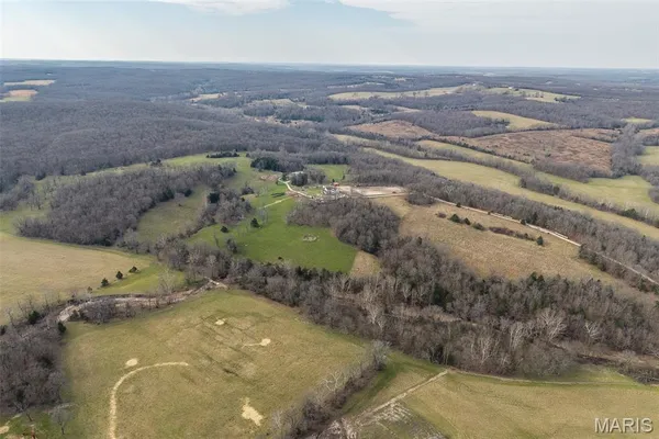 $792,500 | 33992 Garrett Road, Richland, MO 65556