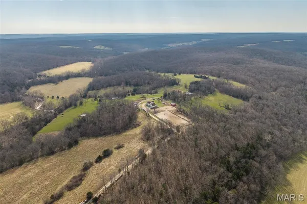 $792,500 | 33992 Garrett Road, Richland, MO 65556