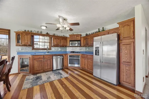 $792,500 | 33992 Garrett Road, Richland, MO 65556