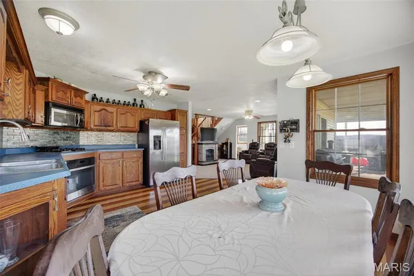 $792,500 | 33992 Garrett Road, Richland, MO 65556