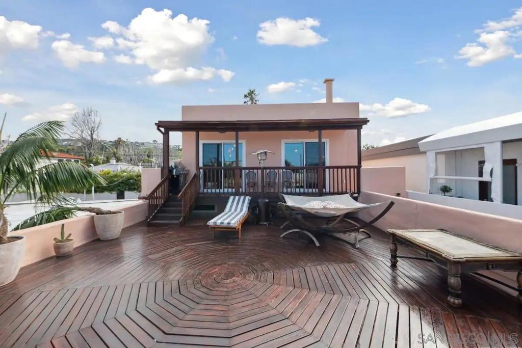 5639 La Jolla Boulevard La Jolla, CA 92037 - Photo 10 of 15 a roof deck with table and chairs