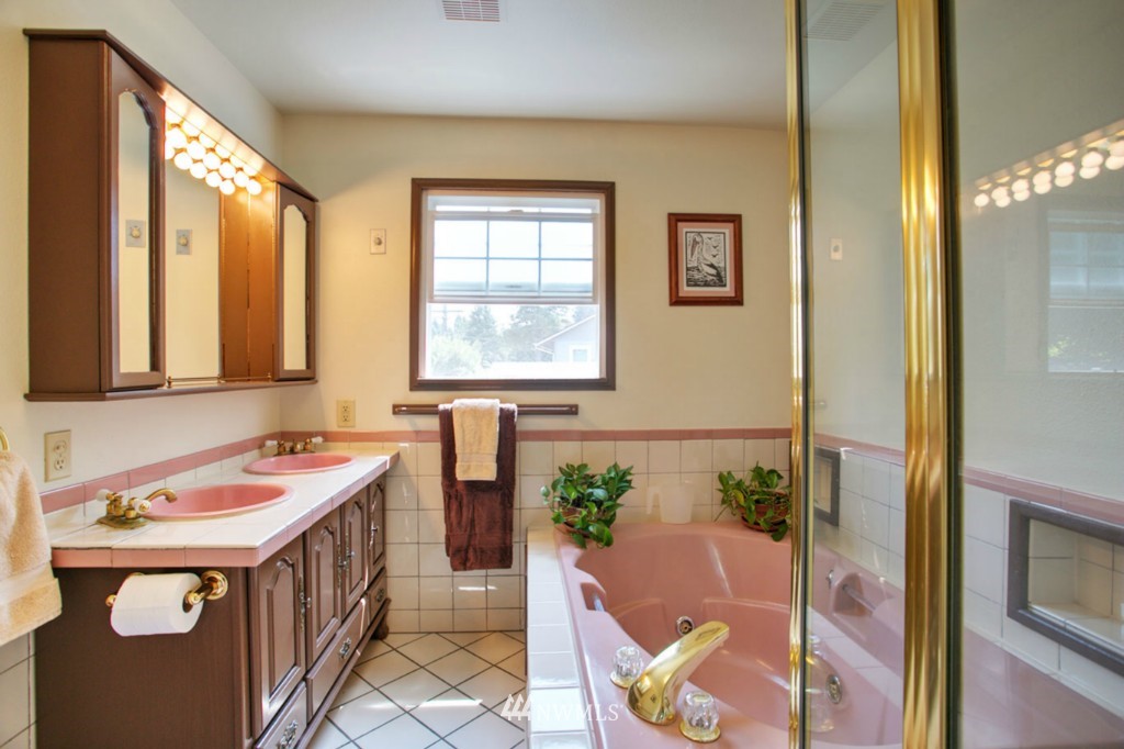 12421 87th Avenue South Renton, WA 98057 - Photo 12 of 24 Gallery Image 12