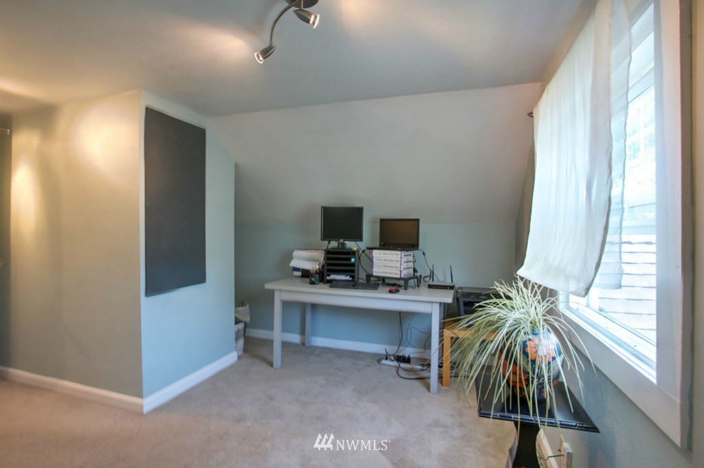 12421 87th Avenue South Renton, WA 98057 - Photo 15 of 24 Gallery Image 15
