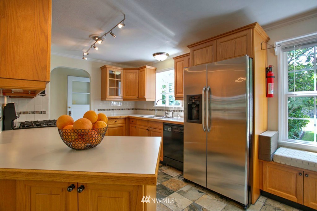 12421 87th Avenue South Renton, WA 98057 - Photo 8 of 24 Gallery Image 8