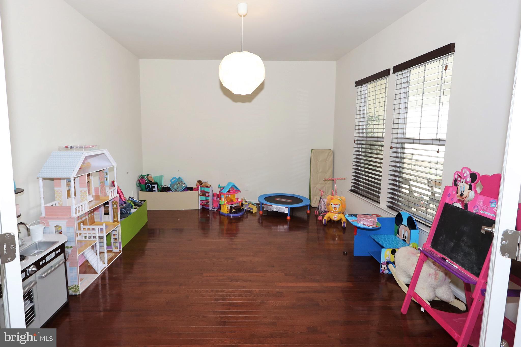 23552 Christina Ridge Square Ashburn, VA 20148 - Photo 16 of 52 Gallery Image 16