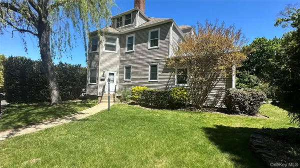 $2,800 | 14 Karen Court, Unit 1, Oyster Bay, NY 11771