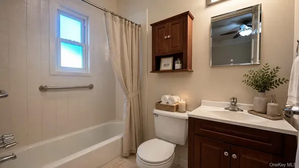 $2,800 | 14 Karen Court, Unit 1, Oyster Bay, NY 11771