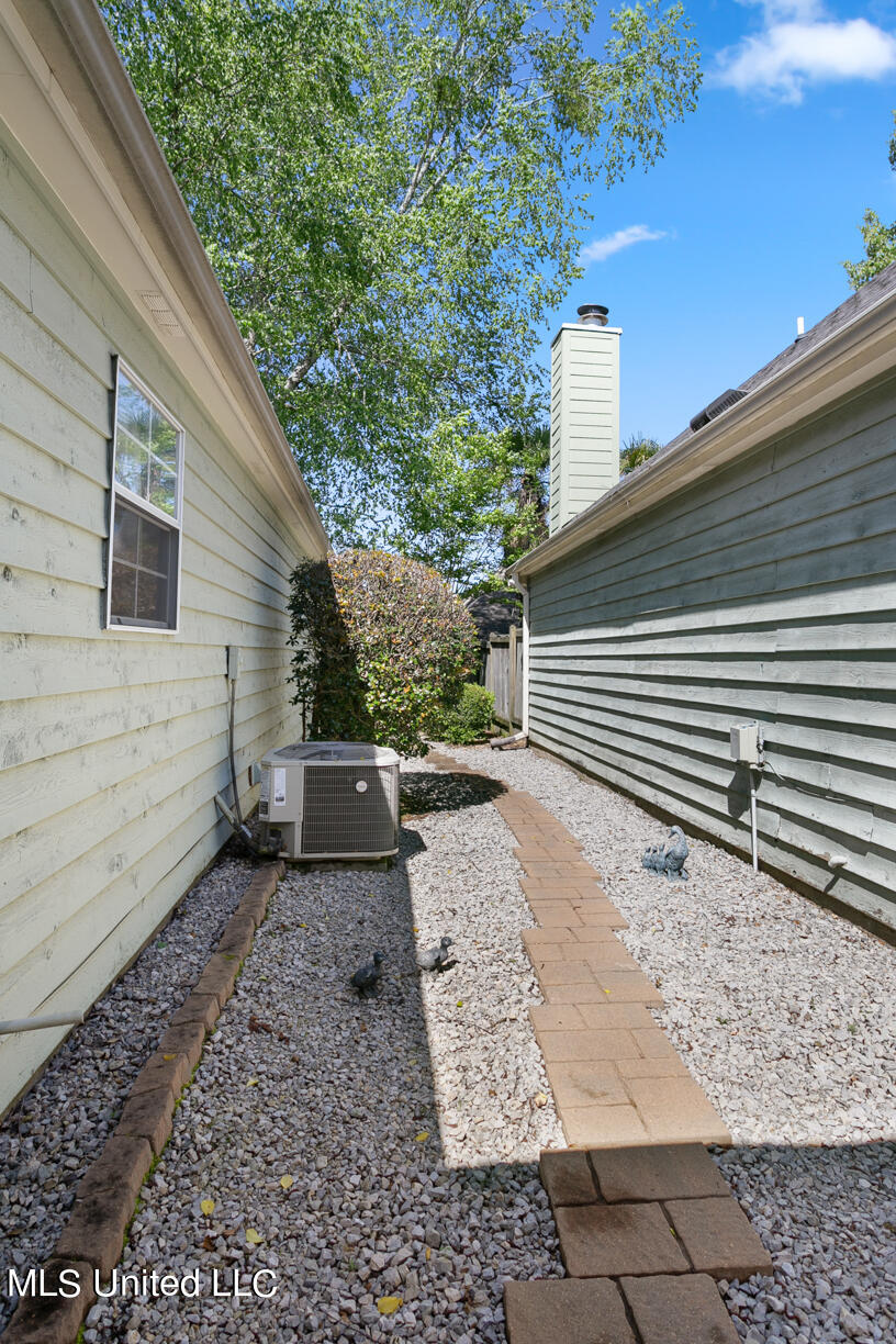 418 Friday Harbour Ridgeland, MS 39157 - Photo 23 of 23 Side Yard