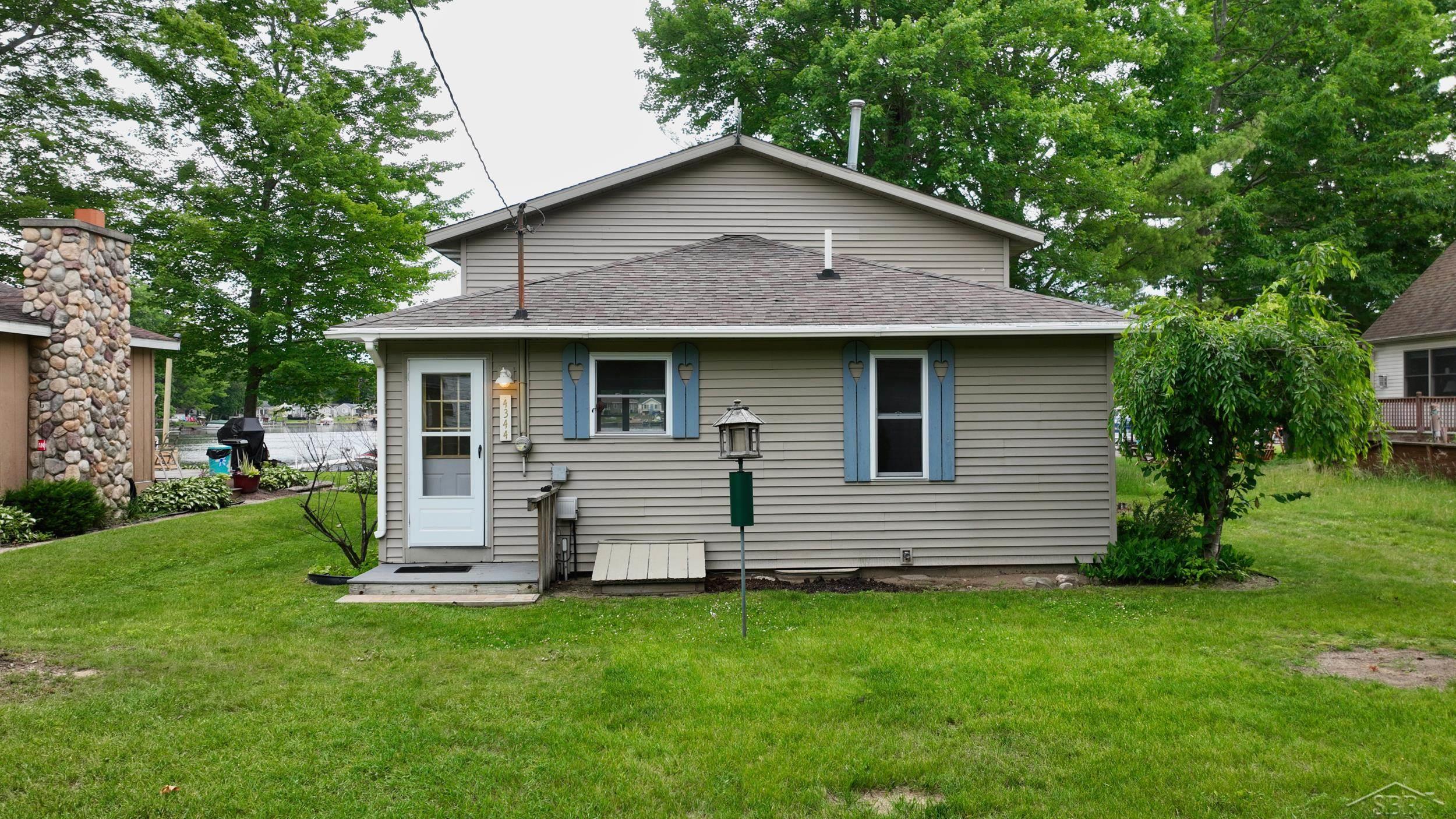 4344 Bay Road Gladwin, MI 48624 - Photo 7 of 59