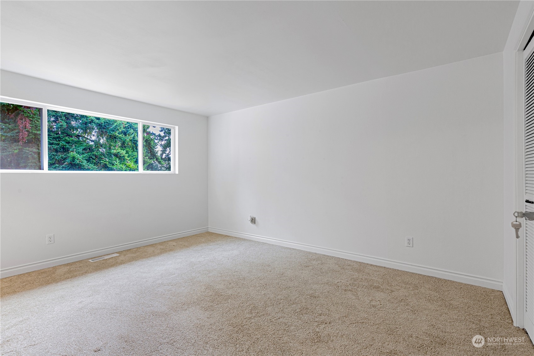 25706 35th Place South Kent, WA 98032 - Photo 18 of 35 an empty room with a window