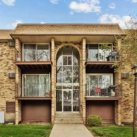 $1,500 | 1035 Higgins Quarters Drive, Unit 4205, Hoffman Estates, IL 60169