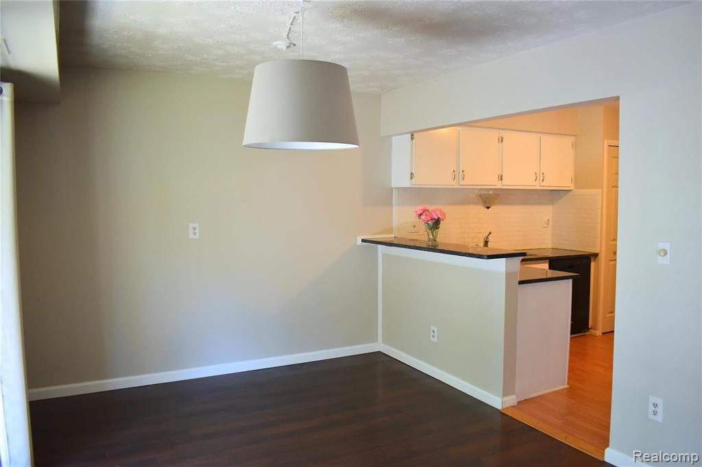 1687 Riverside Drive Rochester Hills, MI 48309 - Photo 7 of 58