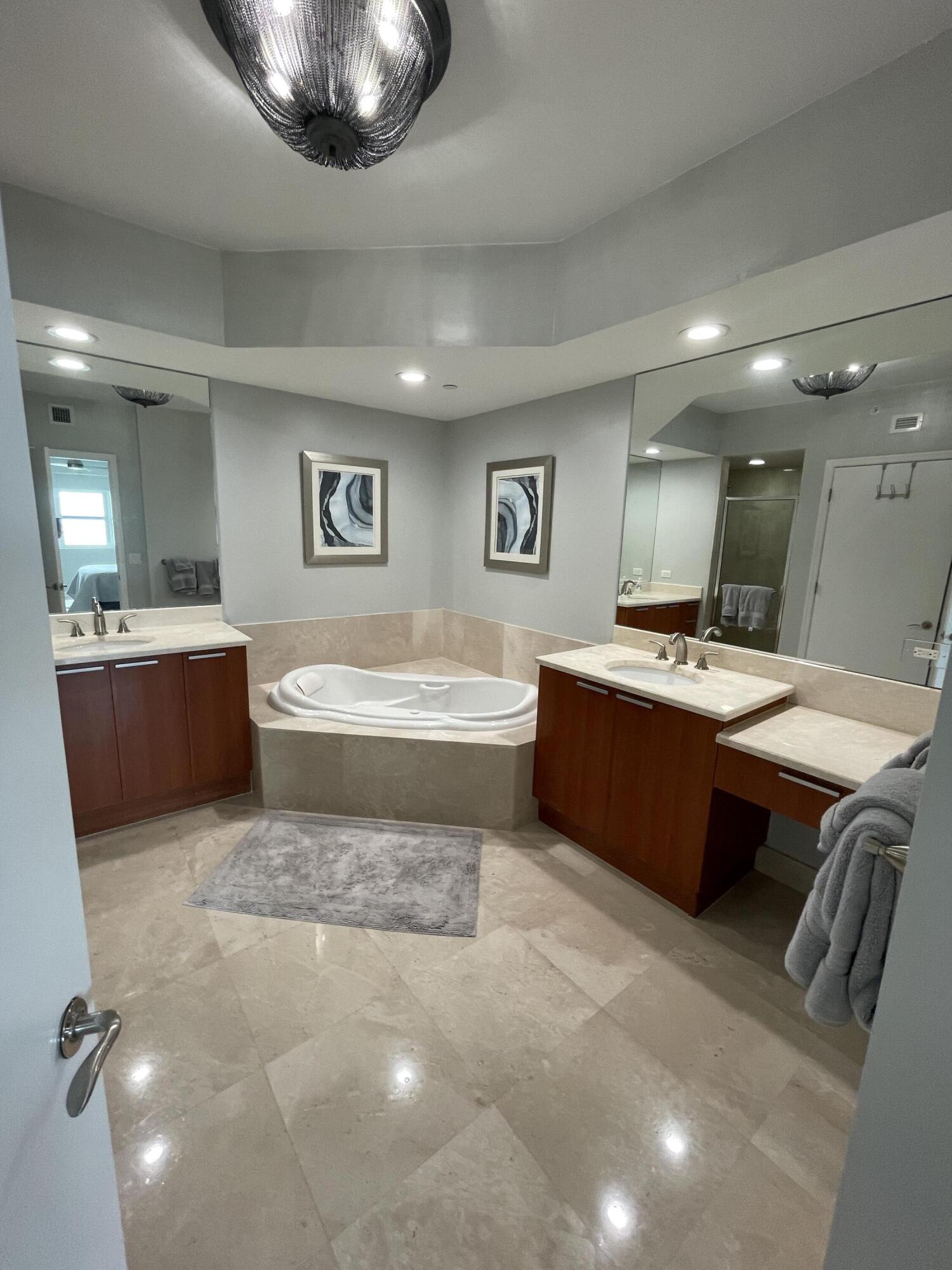 2650 Lake Shore Drive, Unit 902 Riviera Beach, FL 33404 - Photo 18 of 31 Primary Bathroom