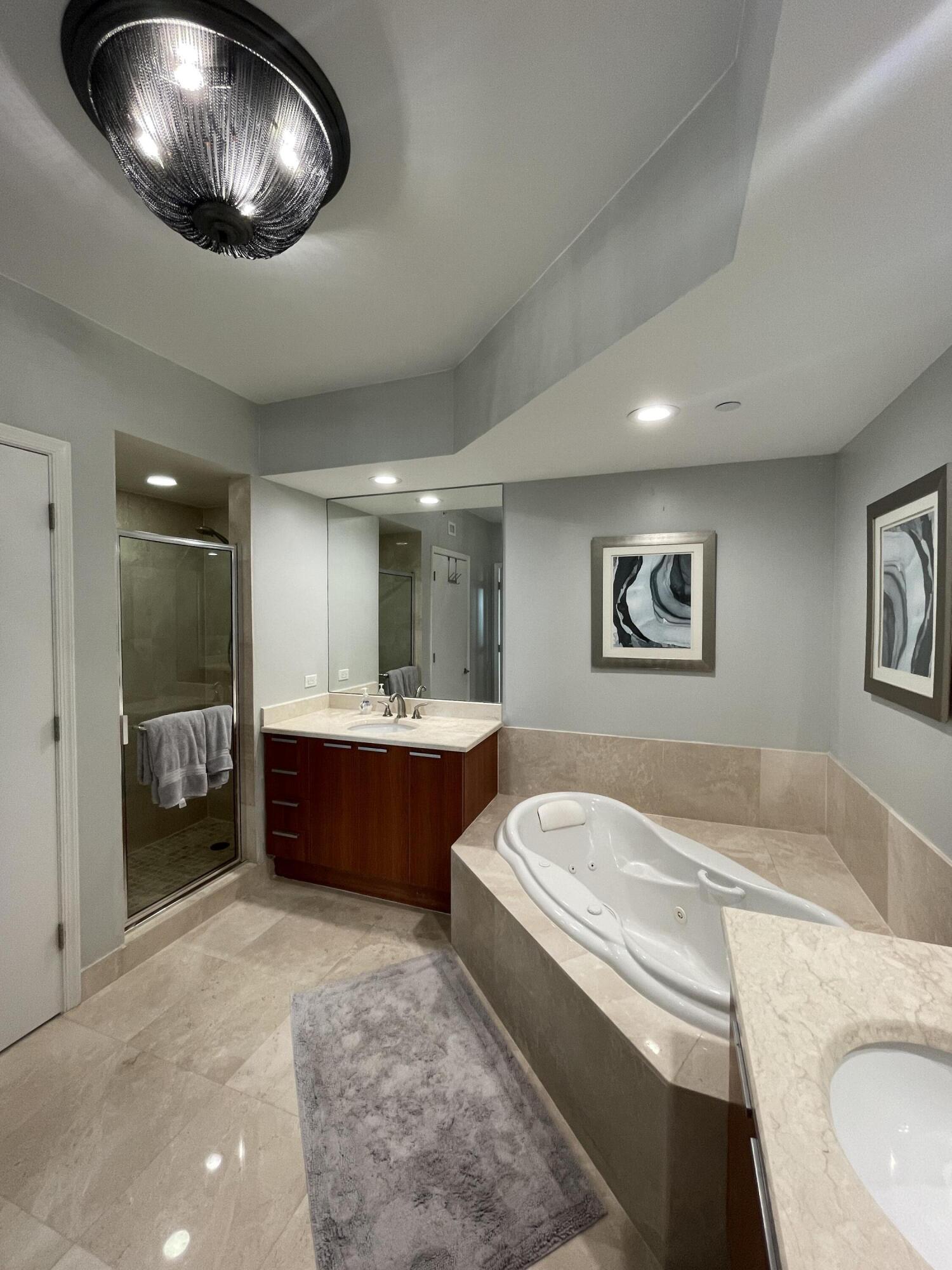 2650 Lake Shore Drive, Unit 902 Riviera Beach, FL 33404 - Photo 19 of 31 Primary Bathroom