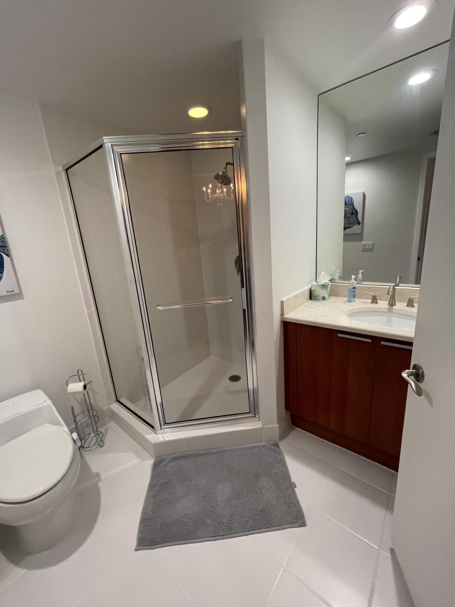 2650 Lake Shore Drive, Unit 902 Riviera Beach, FL 33404 - Photo 24 of 31 Guest Bathroom