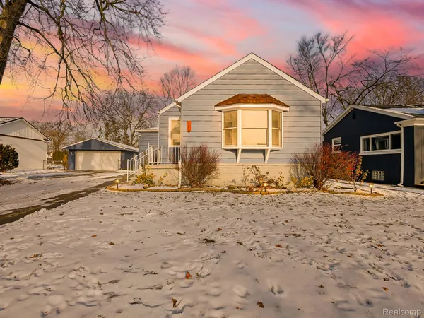 $319,999 | 124 Leroy Avenue, Clawson, MI 48017