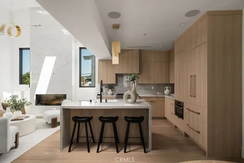 $2,995,000 | 518 Poinsettia Avenue, Unit B, Corona del Mar, CA 92625