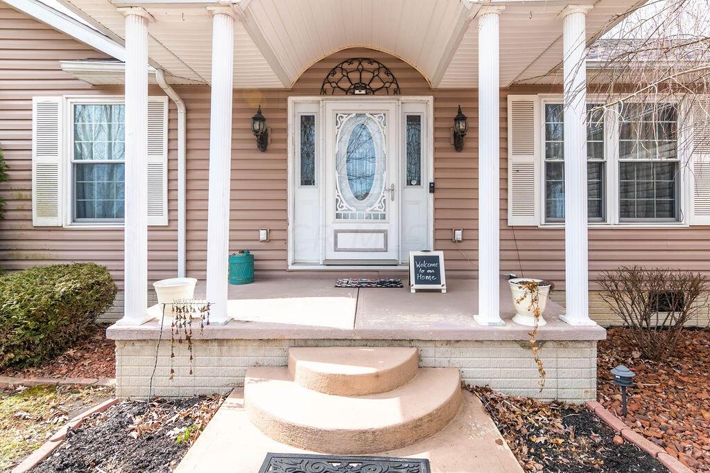 3337 Gooding Road Marion, OH 43302 - Photo 38 of 41 Beautiful entry to home!