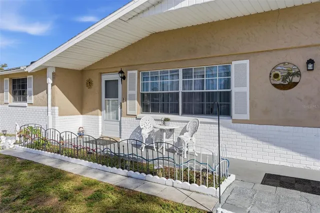 a view of a house with backyard and porch