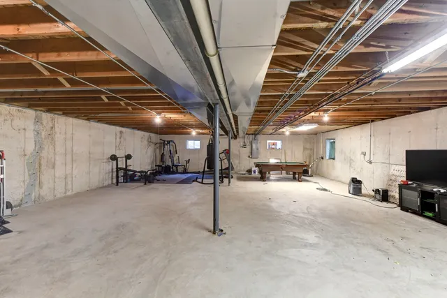 a view of the parking area