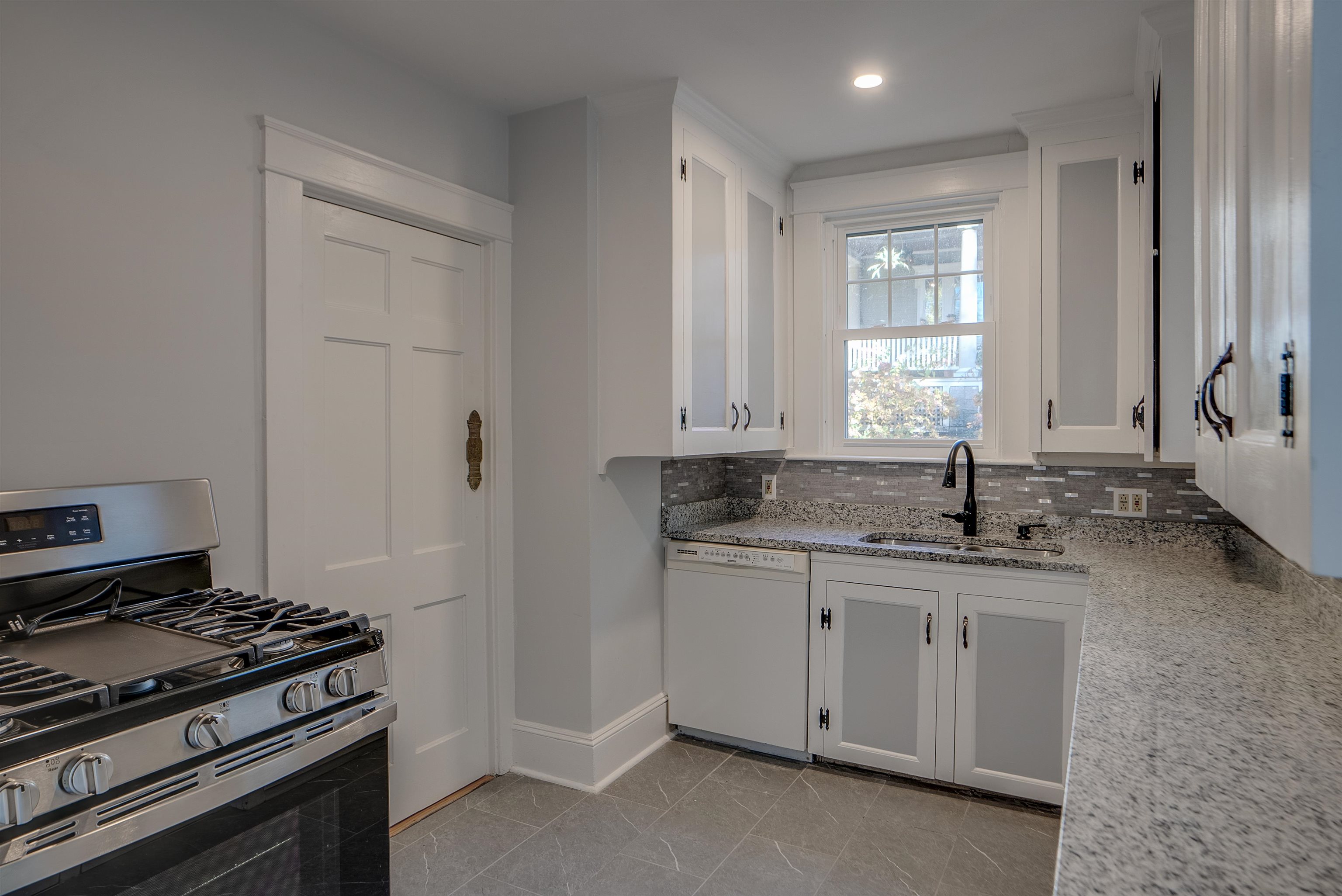 321 River Road Manchester, NH 03104 - Photo 15 of 30 Gallery Image 15