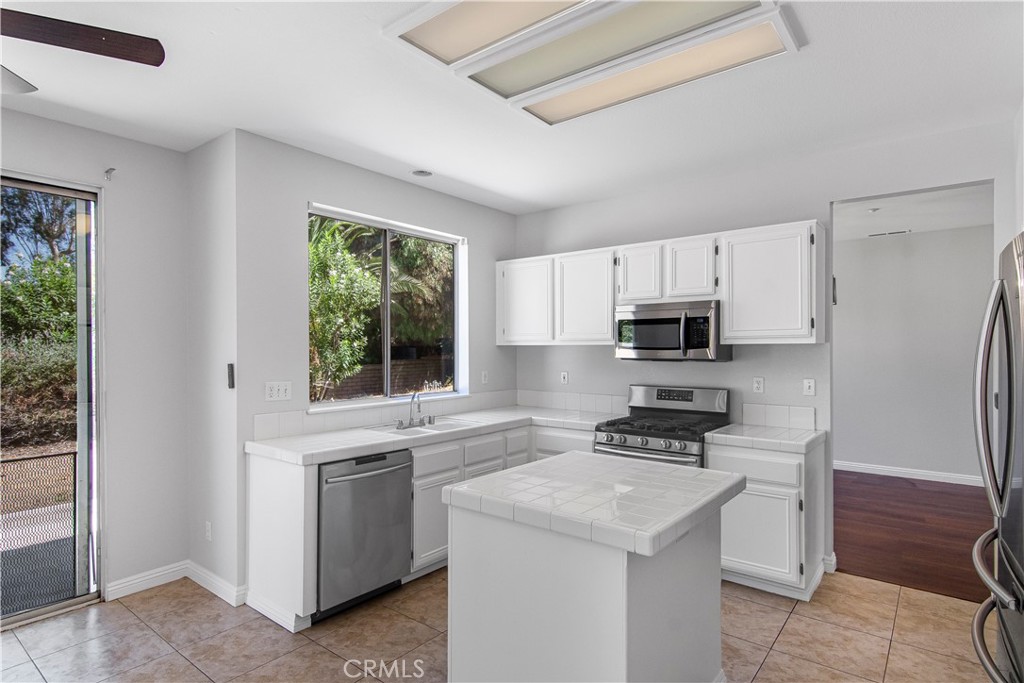 1334 Kirkmichael Circle Riverside, CA 92507 - Photo 4 of 22 Gallery Image 4
