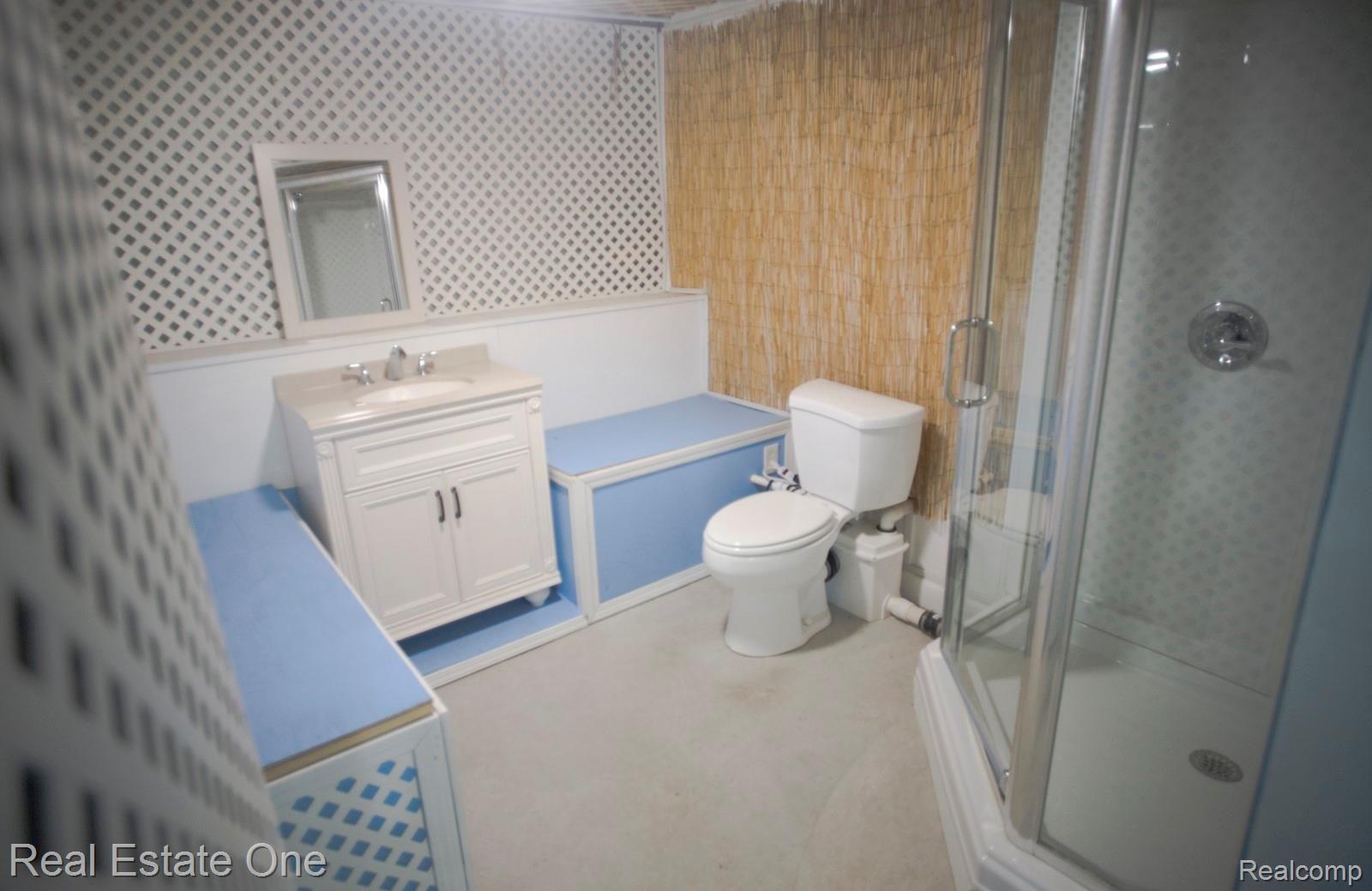 42560 Willis Road Belleville, MI 48111 - Photo 28 of 70 BATH IN POOL ROOM. GREAT CHANGING AREA