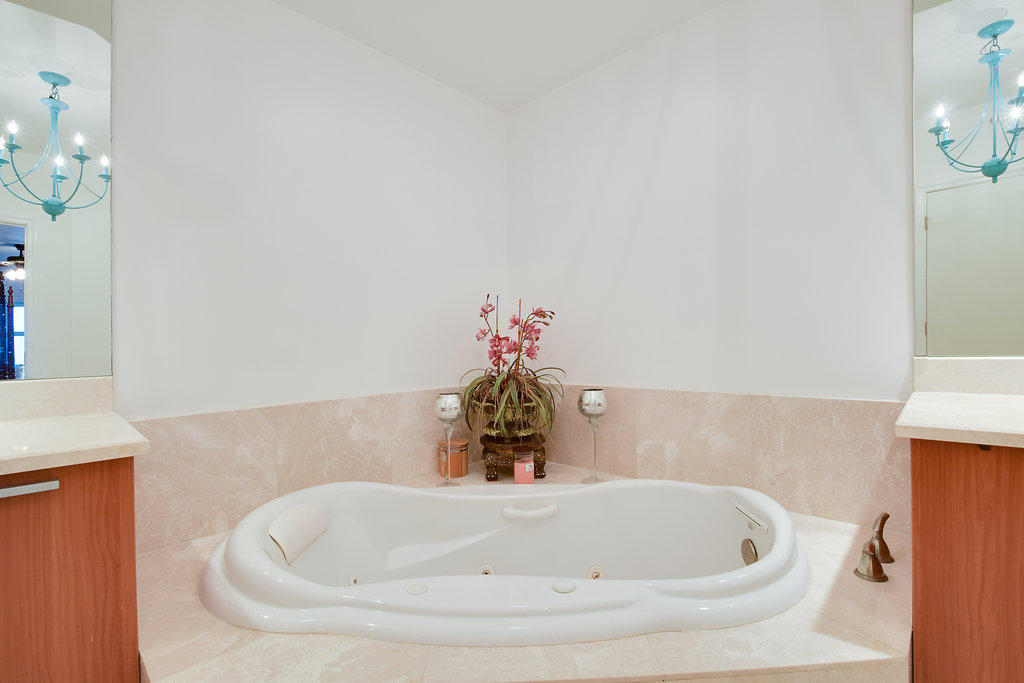 2650 Lake Shore Drive, Unit 1002 Riviera Beach, FL 33404 - Photo 4 of 6 bath 3