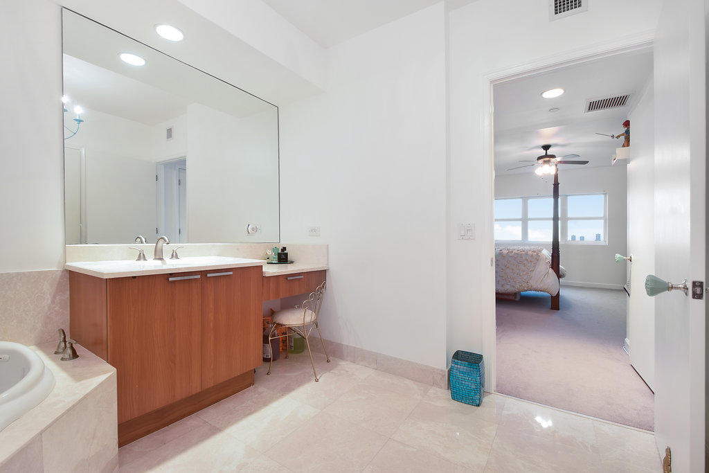 2650 Lake Shore Drive, Unit 1002 Riviera Beach, FL 33404 - Photo 5 of 6 bath 4