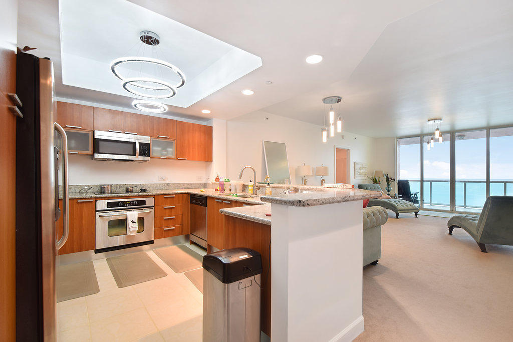 2650 Lake Shore Drive, Unit 1002 Riviera Beach, FL 33404 - Photo 6 of 6 kitchen