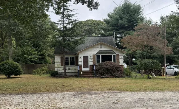 $499,000 | 77 Lincoln Road, Medford, NY 11763