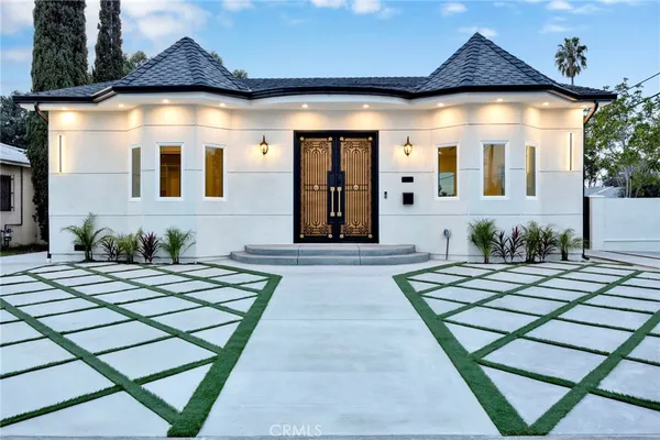 a house view with a outdoor space