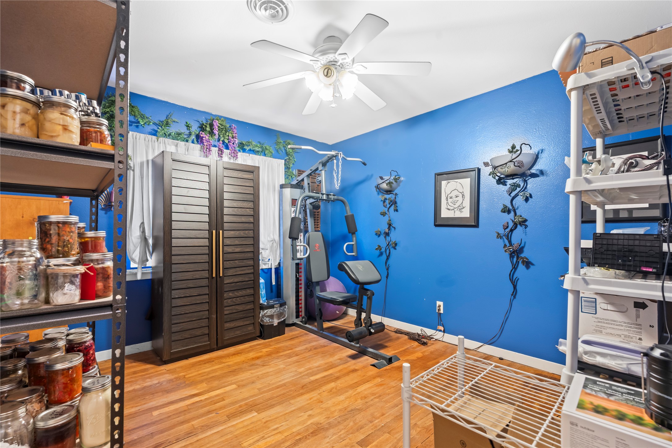 1809 North Roberson Street Conroe, TX 77301 - Photo 11 of 19 2nd bedroom