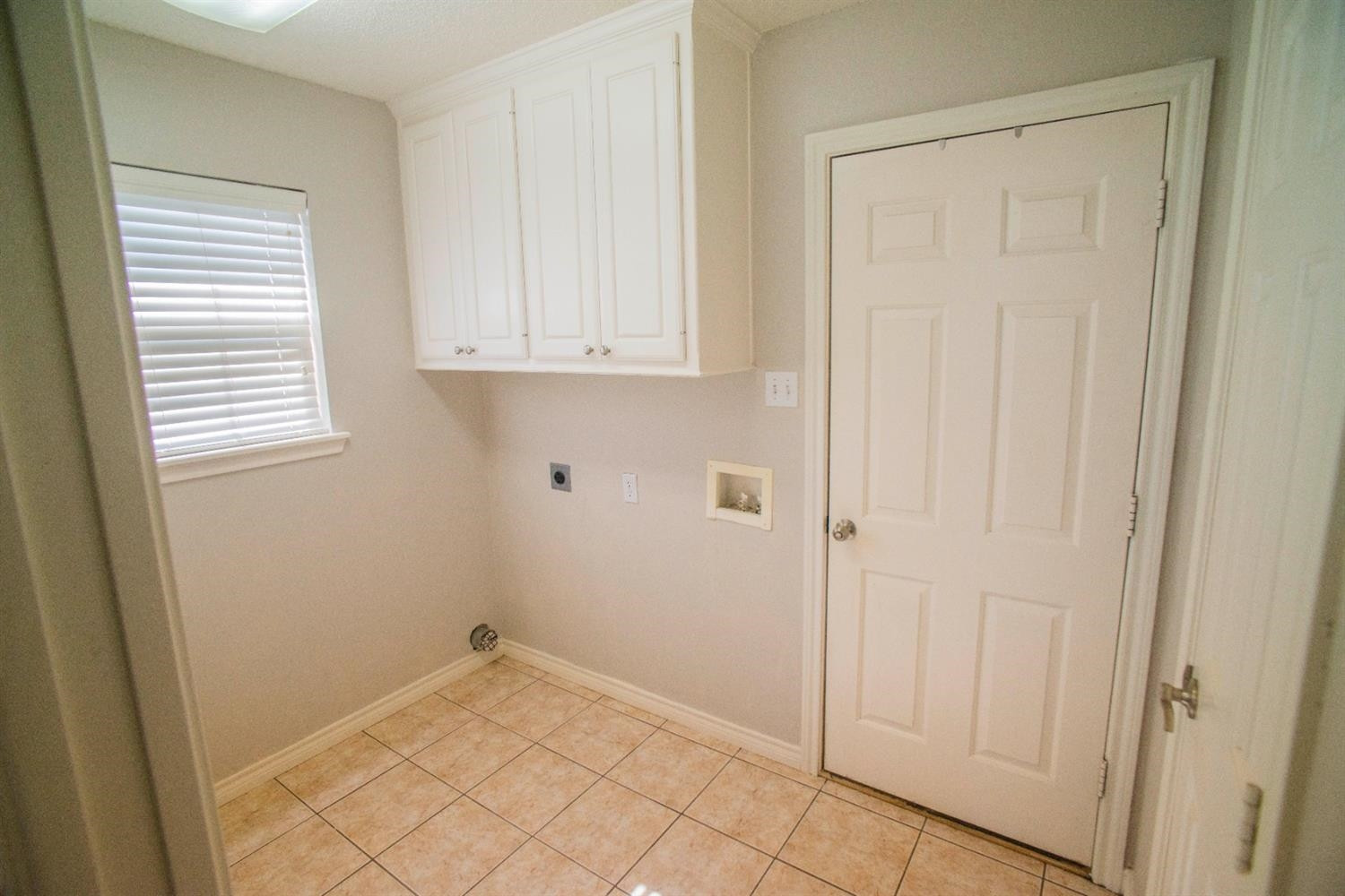 5502 103rd Street Lubbock, TX 79424 - Photo 7 of 15 a view of an empty room and window