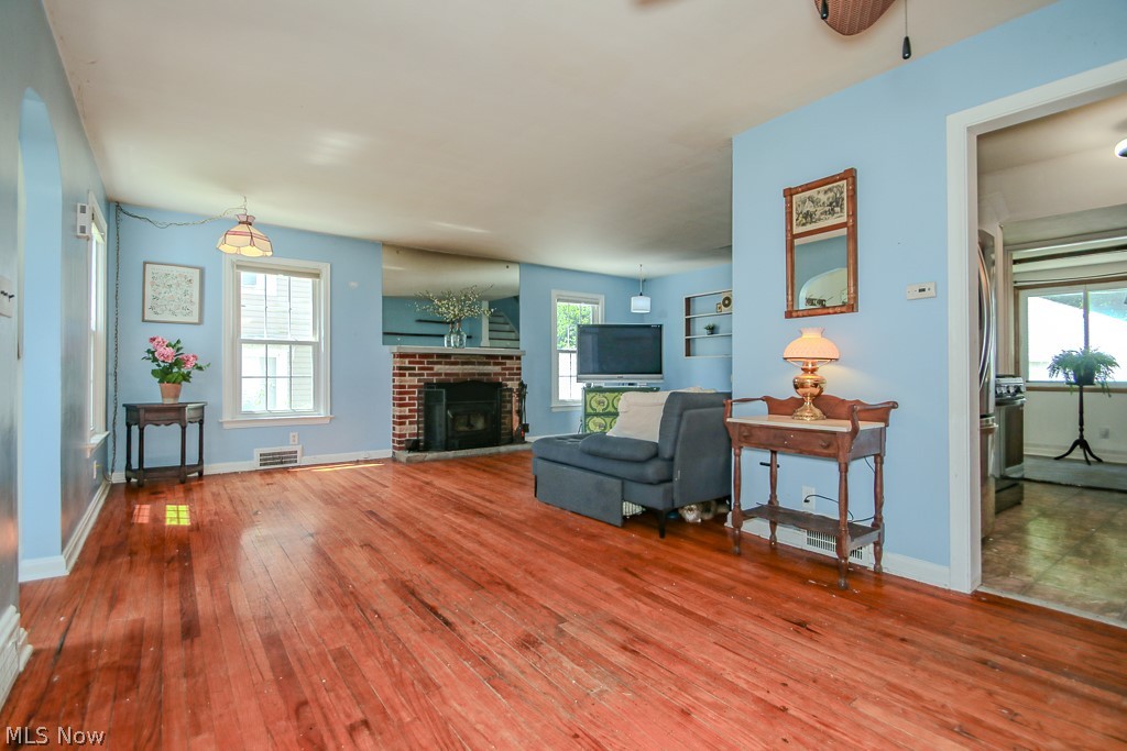 5084 Forest Road Mentor, OH 44060 - Photo 2 of 34