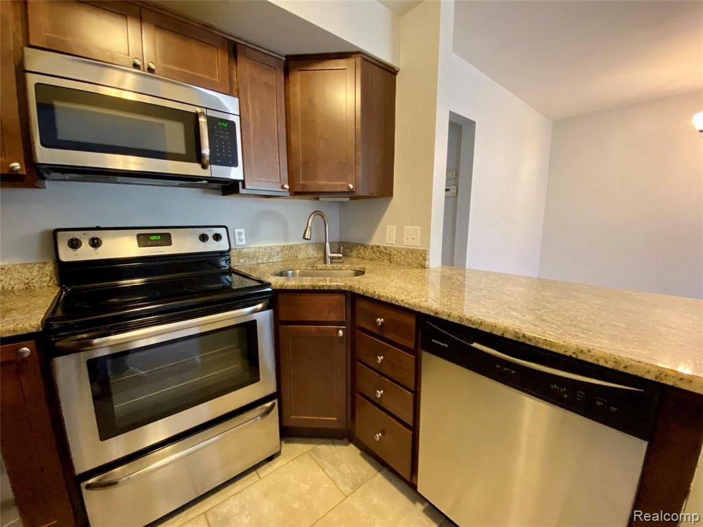42521 Lilley Point Canton, MI 48187 - Photo 8 of 18