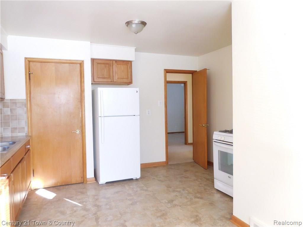 3914 West Thirteen Mile Road Royal Oak, MI 48073 - Photo 8 of 22