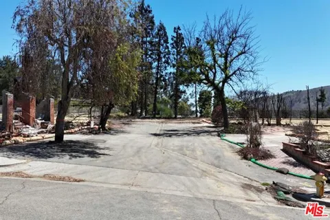 $1,095,000 | 17138 Avenida De La Herradura, Pacific Palisades, CA 90272