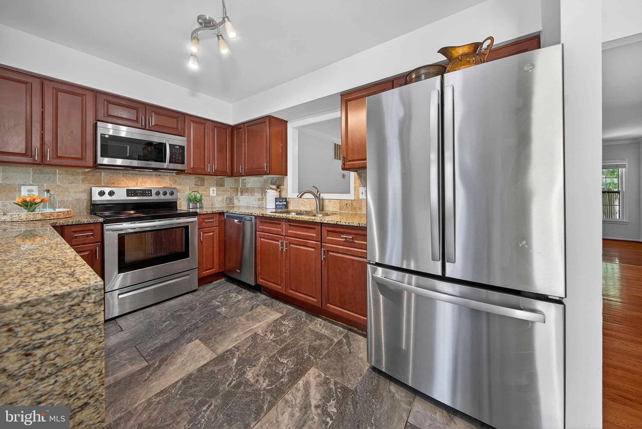 4867 Carriagepark Road Fairfax, VA 22032 - Photo 6 of 50